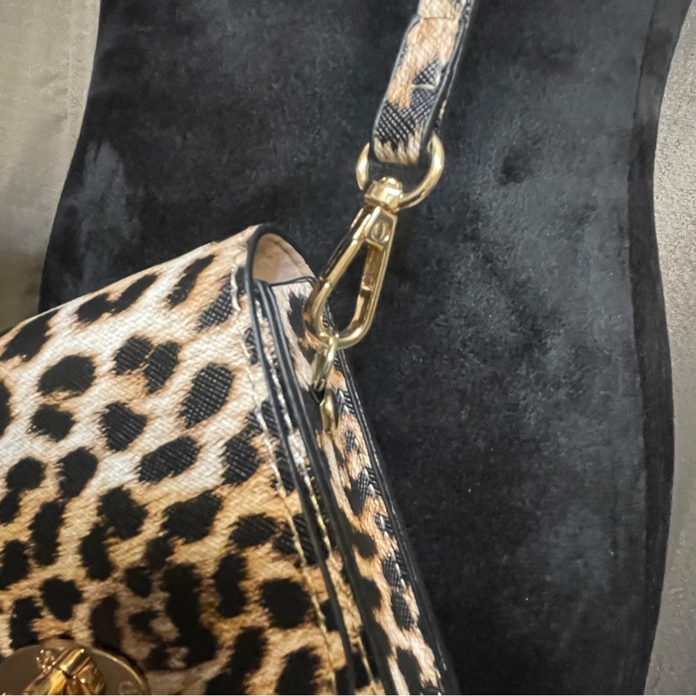 NWOT Leopard print vegan leather crossbody purse Cracker Barrel - Picture 5 of 10